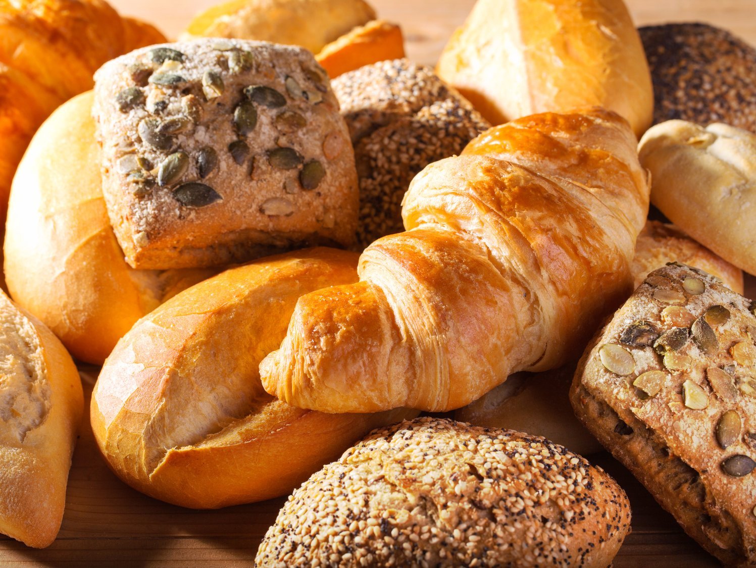 Das Bild zeigt verschiedene Arten von Brötchen
